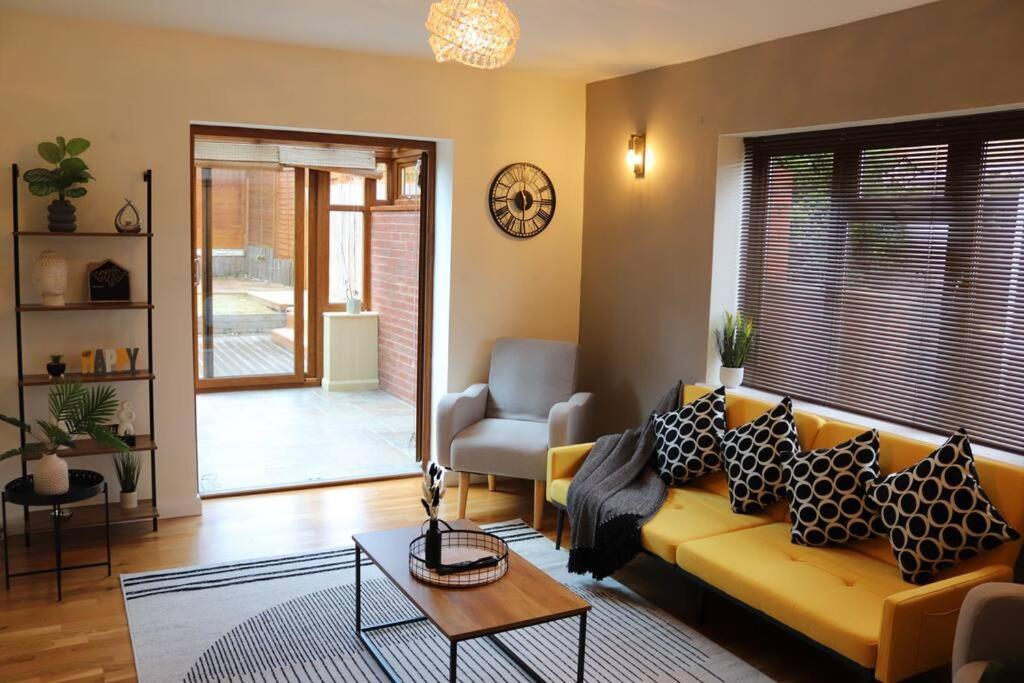 Sheldon  Cosy 3 Bedroom 2 Bathroom House With Parking מראה חיצוני תמונה