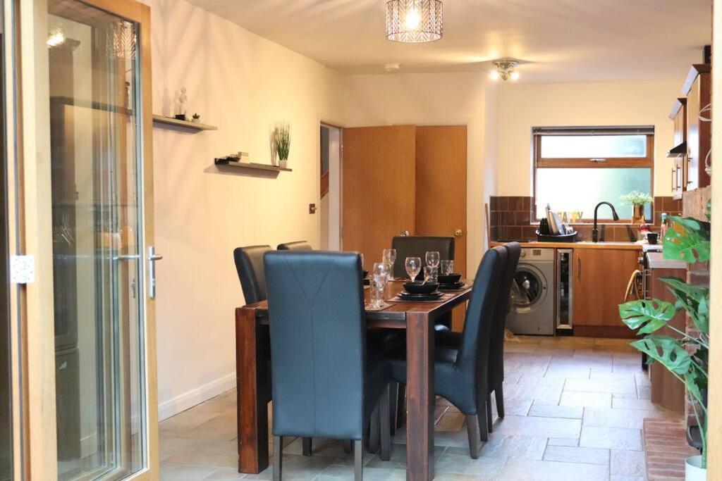 Sheldon  Cosy 3 Bedroom 2 Bathroom House With Parking מראה חיצוני תמונה
