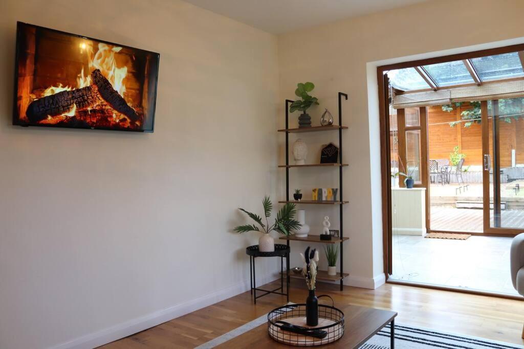 Sheldon  Cosy 3 Bedroom 2 Bathroom House With Parking מראה חיצוני תמונה